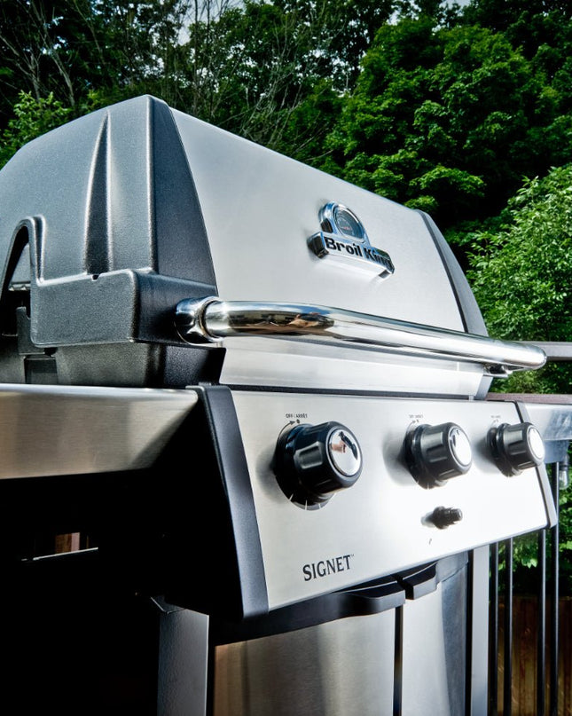 Signet 320 Three-Burner Gas Grill