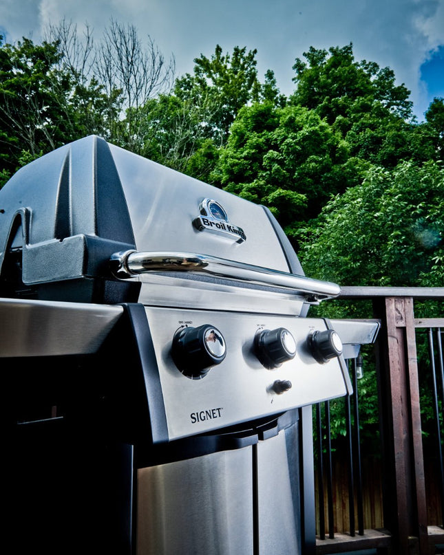Signet 320 Three-Burner Gas Grill