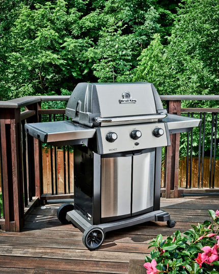 Signet 320 Three-Burner Gas Grill