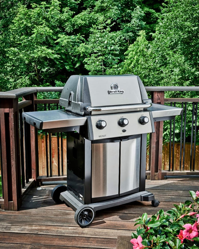 Signet 320 Three-Burner Gas Grill