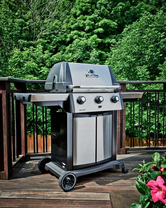 Signet 320 Three-Burner Gas Grill